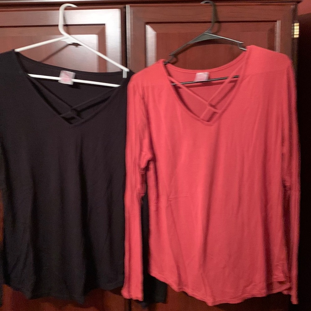 2 long sleeve v-neck tops with criss cross pattern.